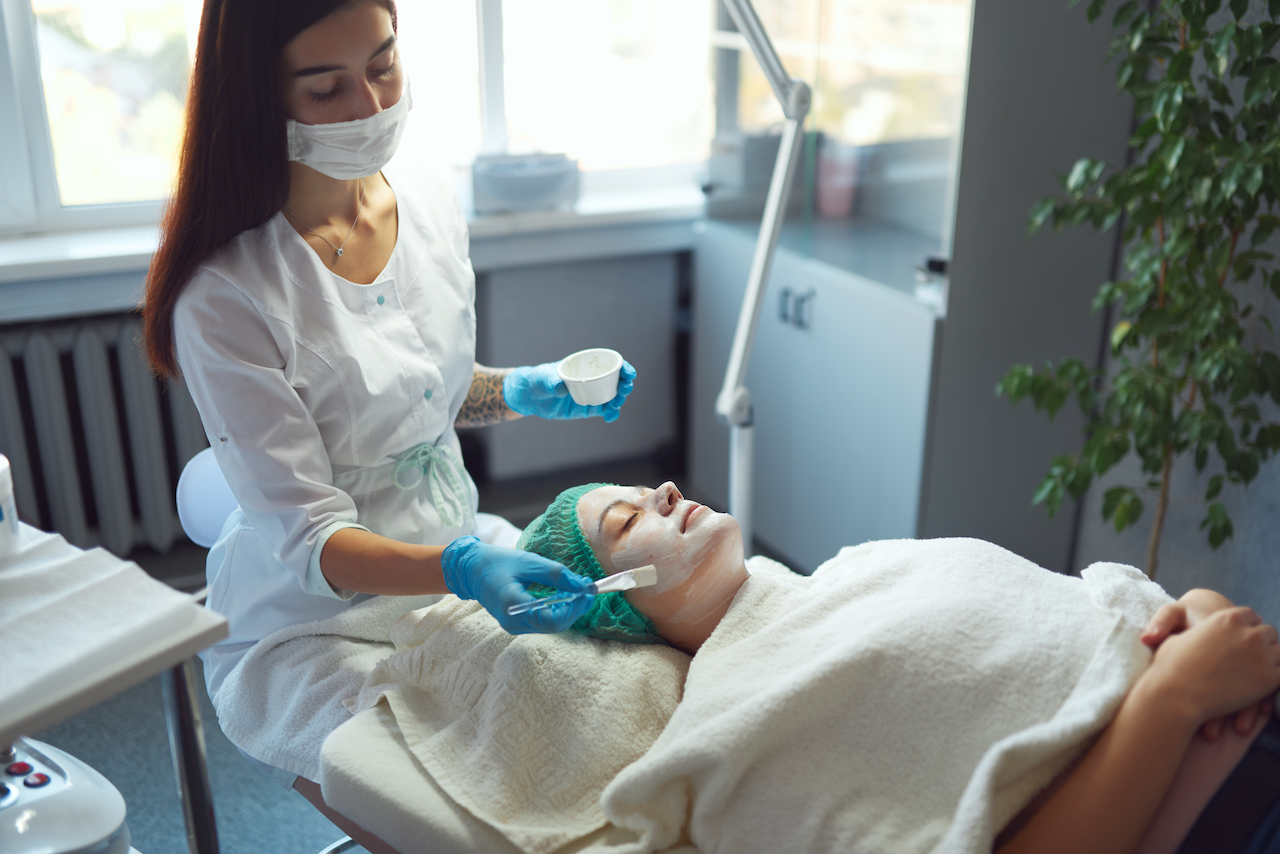 how-to-become-an-esthetician-regulations-to-meet-tapoly